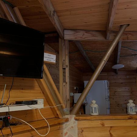 בקתת עץ בחורש במנות - דום גיאודזי - Wooden Cabin In Manot Kültér fotó