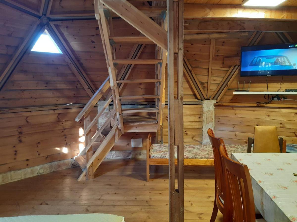 בקתת עץ בחורש במנות - דום גיאודזי - Wooden Cabin In Manot Kültér fotó