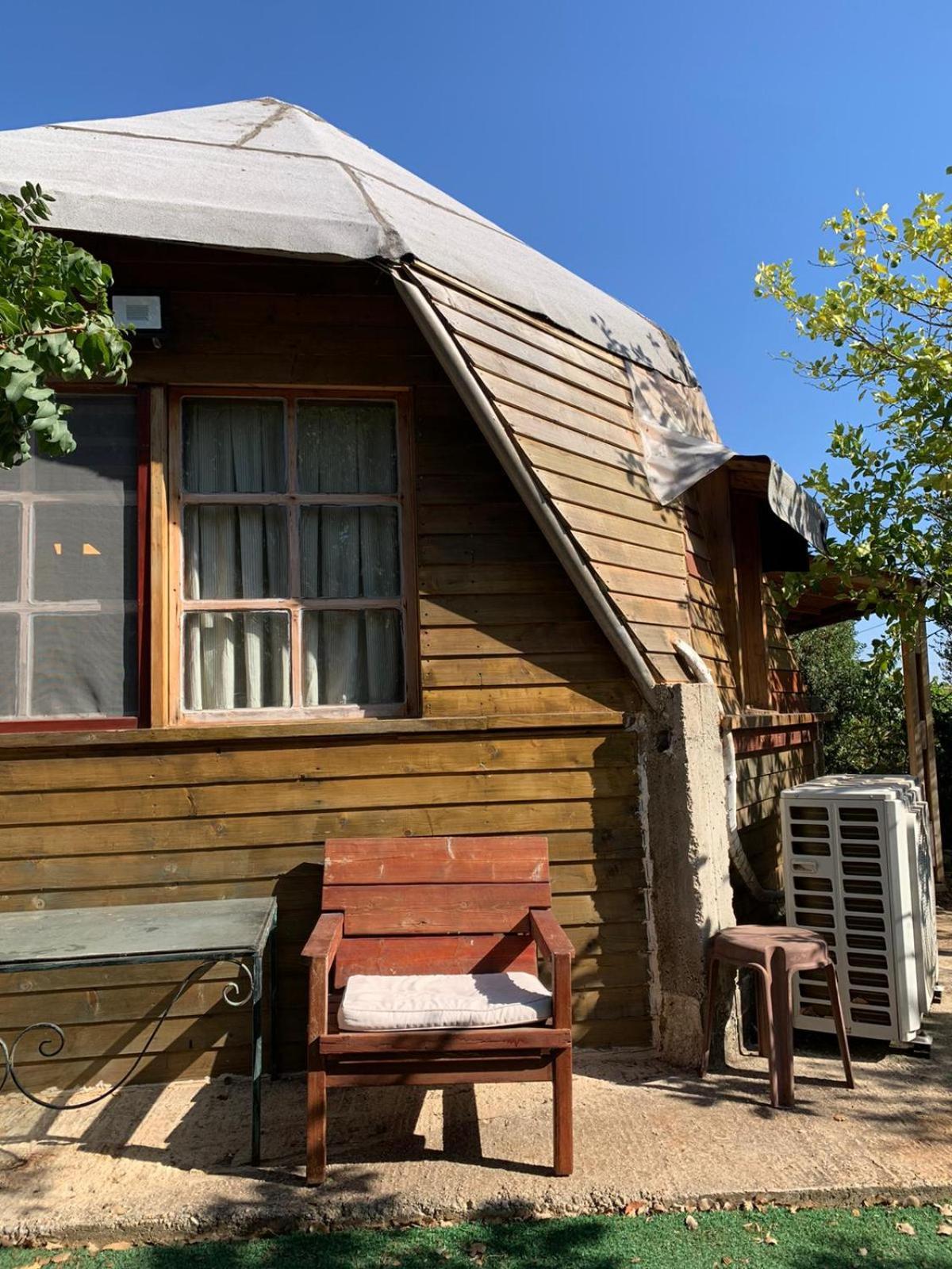 בקתת עץ בחורש במנות - דום גיאודזי - Wooden Cabin In Manot Kültér fotó