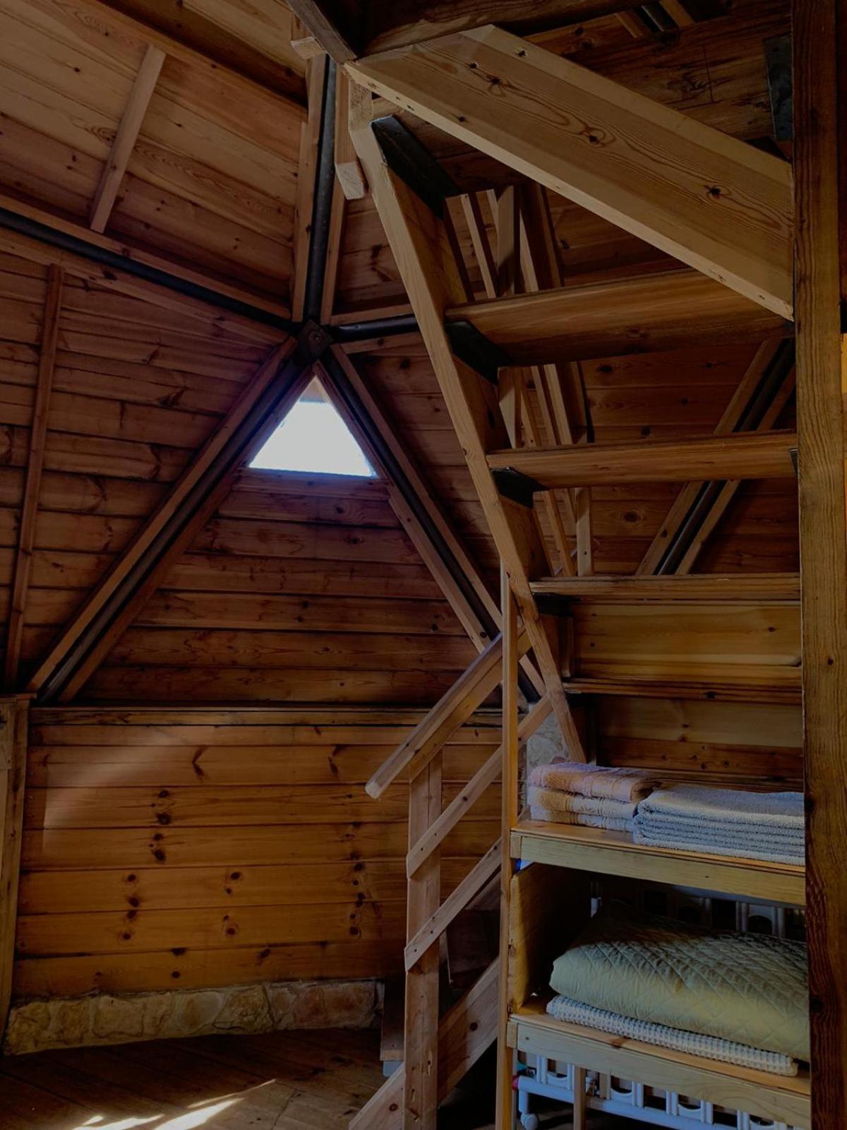 בקתת עץ בחורש במנות - דום גיאודזי - Wooden Cabin In Manot Kültér fotó