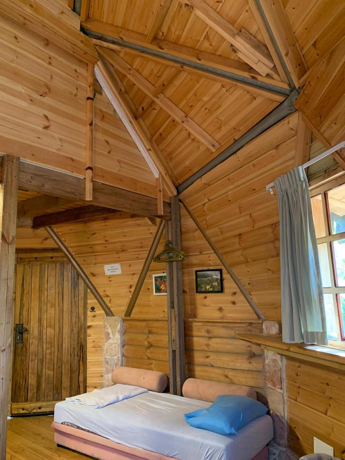 בקתת עץ בחורש במנות - דום גיאודזי - Wooden Cabin In Manot Kültér fotó