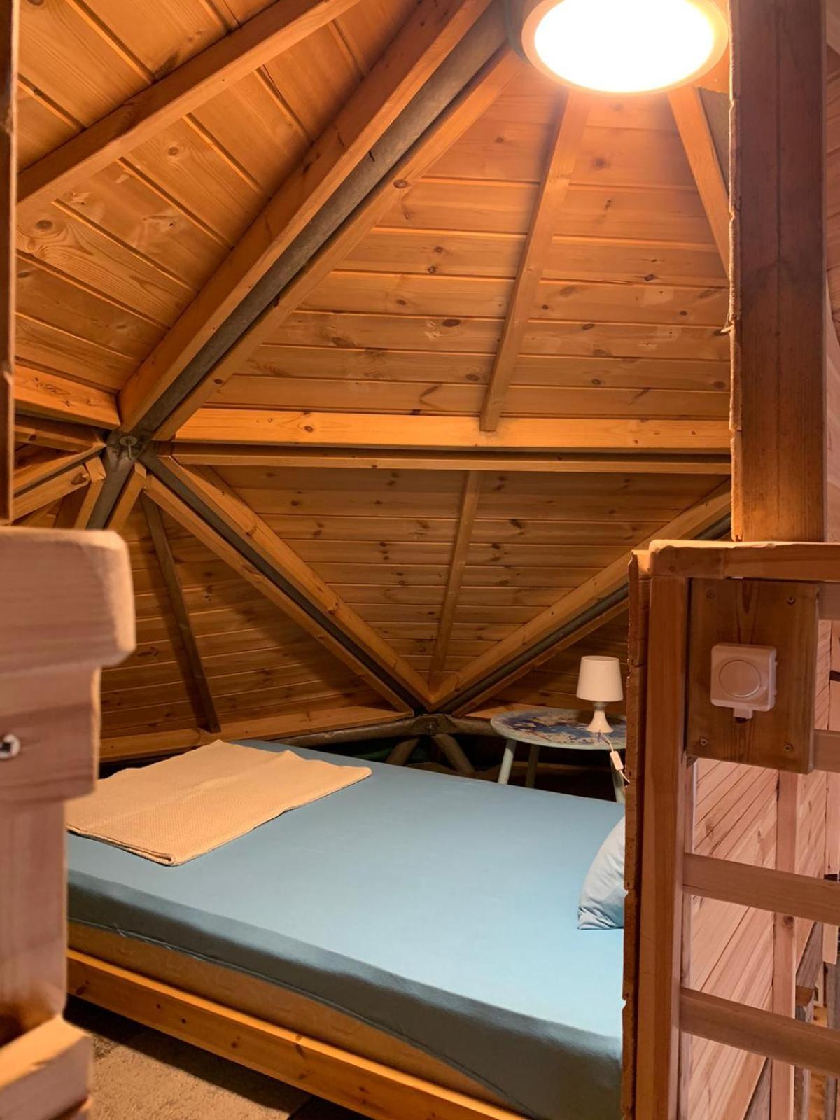 בקתת עץ בחורש במנות - דום גיאודזי - Wooden Cabin In Manot Kültér fotó